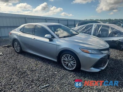 Czwarte zdjęcie samochodu z boku: 2018 TOYOTA CAMRY XLE VIN:4T1B11HK8JU133032 - miniatura