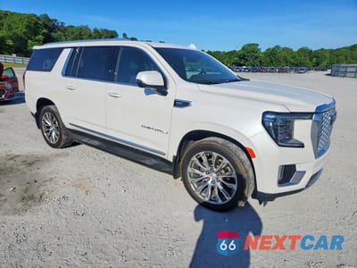 Czwarte zdjęcie samochodu z boku: 2021 GMC YUKON XL DENALI VIN:1GKS2JKL2MR411776 - miniatura