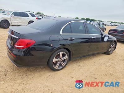 Trzecie zdjęcie samochodu z tyłu: 2018 MERCEDES-BENZ E 300 VIN:WDDZF4JB0JA374140 - miniatura