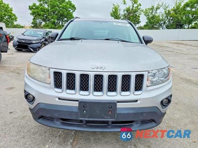 Piąte zdjęcie samochodu w środku: 2011 JEEP COMPASS SPORT VIN:1J4NF1FB2BD159093 - miniatura
