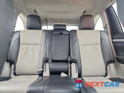 Zdjęcie 10 z 13 samochodu: 2019 TOYOTA HIGHLANDER LE VIN:5TDZARFH0KS053545 - miniatura