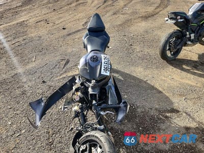 Piąte zdjęcie samochodu w środku: 2003 YAMAHA YZFR6 L VIN:JYARJ06E73A001132 - miniatura