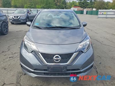 Piąte zdjęcie samochodu w środku: 2018 NISSAN VERSA NOTE VIN:3N1CE2CP8JL353337 - miniatura
