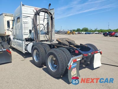 Trzecie zdjęcie samochodu z tyłu: 2020 VOLVO VN VNL - SEMI TRUCK VIN:4V4NC9TH4LN255796 - miniatura