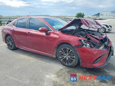Czwarte zdjęcie samochodu z boku: 2018 TOYOTA CAMRY SE VIN:4T1B11HK9JU559828 - miniatura