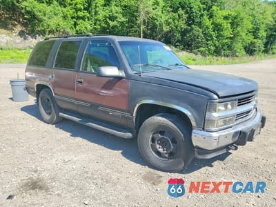Czwarte zdjęcie samochodu z boku: 1996 CHEVROLET TAHOE K1500 VIN:1GNEK13R4TJ415764 - miniatura
