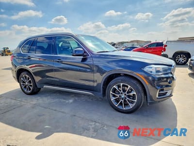 Czwarte zdjęcie samochodu z boku: 2018 BMW X5 XDRIVE35I VIN:5UXKR0C54J0Y02637 - miniatura