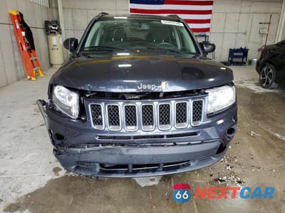 Piąte zdjęcie samochodu w środku: 2014 JEEP COMPASS SPORT VIN:1C4NJCBA2ED531324 - miniatura