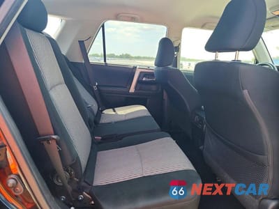 Zdjęcie 11 z 13 samochodu: 2021 TOYOTA 4RUNNER SR5 VIN:JTEMU5JR1M5938254 - miniatura