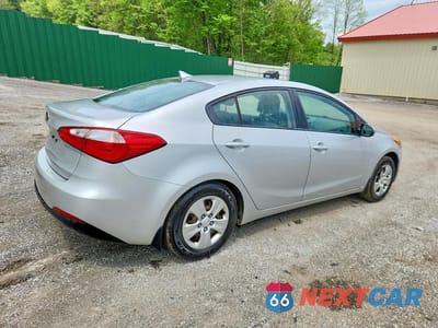 Trzecie zdjęcie samochodu z tyłu: 2016 KIA FORTE LX VIN:KNAFK4A64G5524308 - miniatura