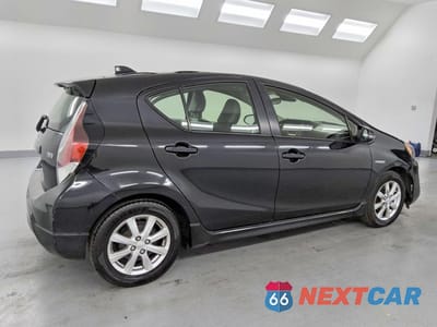 Trzecie zdjęcie samochodu z tyłu: 2017 TOYOTA PRIUS C FOUR VIN:JTDKDTB30H1592687 - miniatura