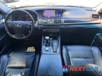 Zdjęcie 9 z 13 samochodu: 2013 LEXUS LS 460 VIN:JTHCL5EFXD5018351 - miniatura