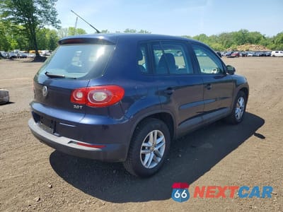 Trzecie zdjęcie samochodu z tyłu: 2011 VOLKSWAGEN TIGUAN S VIN:WVGAV7AX0BW553432 - miniatura
