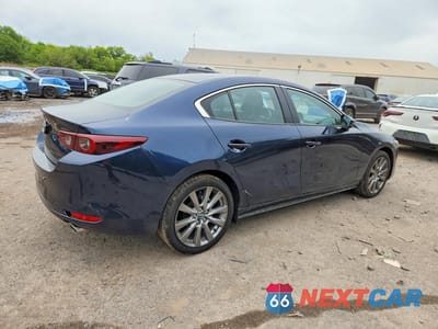 Trzecie zdjęcie samochodu z tyłu: 2026 MAZDA 3 PREFERRED VIN:JM1BPACL0T1875786 - miniatura