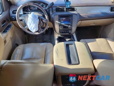 Zdjęcie 8 z 14 samochodu: 2014 CHEVROLET SUBURBAN K1500 LT VIN:1GNSKJE71ER166469 - miniatura