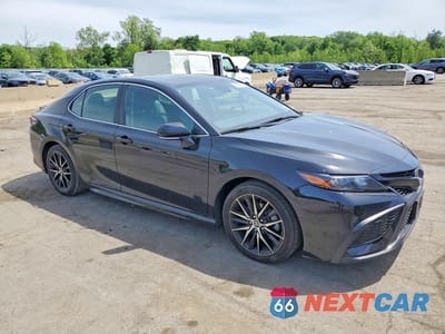 Czwarte zdjęcie samochodu z boku: 2022 TOYOTA CAMRY SE VIN:4T1T11AKXNU636582 - miniatura