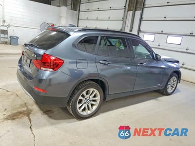 Trzecie zdjęcie samochodu z tyłu: 2015 BMW X1 XDRIVE28I VIN:WBAVL1C53FVY29826 - miniatura