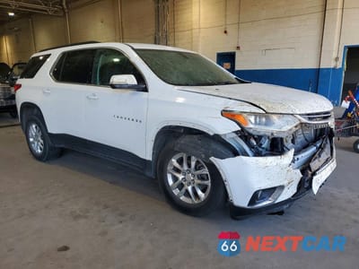 Czwarte zdjęcie samochodu z boku: 2019 CHEVROLET TRAVERSE LT VIN:1GNEVGKW8KJ234828 - miniatura