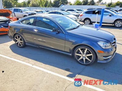 Czwarte zdjęcie samochodu z boku: 2015 MERCEDES-BENZ C 250 VIN:WDDGJ4HB0FG383999 - miniatura