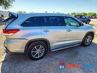 Trzecie zdjęcie samochodu z tyłu: 2017 TOYOTA HIGHLANDER XLE VIN:5TDKZRFH3HS514109 - miniatura