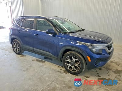 Czwarte zdjęcie samochodu z boku: 2021 KIA SELTOS EX VIN:KNDERCAA4M7066181 - miniatura