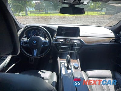 Zdjęcie 9 z 10 samochodu: 2018 BMW M550XI VIN:WBAJB9C57JB049807 - miniatura