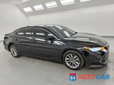 Czwarte zdjęcie samochodu z boku: 2020 TOYOTA AVALON XLE VIN:4T1J21FB1LU015483 - miniatura