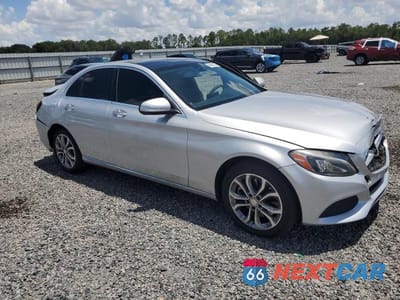 Czwarte zdjęcie samochodu z boku: 2015 MERCEDES-BENZ C 300 4MATIC VIN:55SWF4KB7FU064320 - miniatura