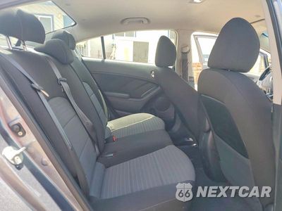 Zdjęcie 10 z 12 samochodu: 2018 KIA FORTE S VIN:3KPFL4A71JE278998 - miniatura