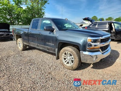 Czwarte zdjęcie samochodu z boku: 2019 CHEVROLET SILVERADO LD K1500 LT VIN:2GCVKPEC6K1207950 - miniatura
