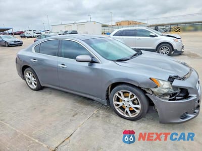 Czwarte zdjęcie samochodu z boku: 2014 NISSAN MAXIMA 3.5 S VIN:1N4AA5AP4EC906335 - miniatura