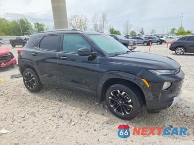 Czwarte zdjęcie samochodu z boku: 2022 CHEVROLET TRAILBLAZER LT VIN:KL79MRSL3NB032540 - miniatura