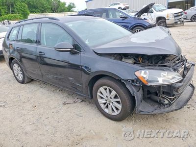 Czwarte zdjęcie samochodu z boku: 2017 VOLKSWAGEN GOLF SPORTWAGEN S VIN:3VWC17AU4HM502925 - miniatura