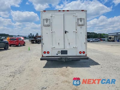 Zdjęcie 6 z 13 samochodu: 2010 FORD F350 SUPER DUTY BOX TRUCK VIN:1FDWF3GY5AEA16118 - miniatura