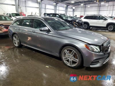 Czwarte zdjęcie samochodu z boku: 2017 MERCEDES-BENZ E 400 4MATIC VIN:WDDZH6GB2HA194522 - miniatura