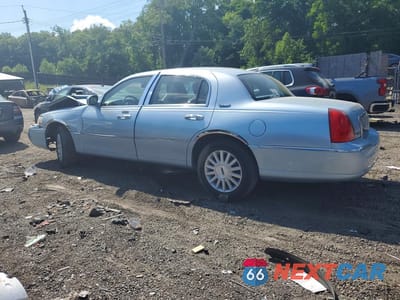 Drugie zdjęcie samochodu z przodu: 2011 LINCOLN TOWN CAR SIGNATURE LIMITED VIN:2LNBL8CVXBX761074 - miniatura