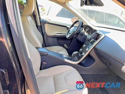 Piąte zdjęcie samochodu w środku: 2016 VOLVO XC60 T5 PREMIER VIN:YV440MDK8G2853679 - miniatura