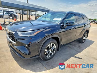 2021 TOYOTA HIGHLANDER XLE 5TDGZRBHXMS120399 - główne zdjęcie licytacji z USA - miniatura