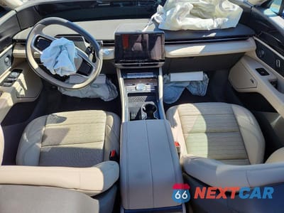 Zdjęcie 8 z 13 samochodu: 2025 LINCOLN NAUTILUS VIN:5LMPJ8KA7SJ897890 - miniatura