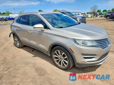 Czwarte zdjęcie samochodu z boku: 2015 LINCOLN MKC VIN:5LMCJ2A94FUJ27718 - miniatura