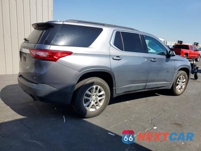Trzecie zdjęcie samochodu z tyłu: 2020 CHEVROLET TRAVERSE LT VIN:1GNERGKW1LJ224003 - miniatura