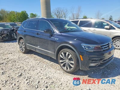 Czwarte zdjęcie samochodu z boku: 2020 VOLKSWAGEN TIGUAN SEL PREMIUM R-LINE VIN:3VV4B7AX9LM072642 - miniatura