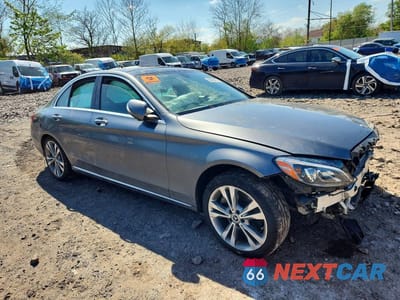 Czwarte zdjęcie samochodu z boku: 2018 MERCEDES-BENZ C 300 4MATIC VIN:55SWF4KBXJU246473 - miniatura