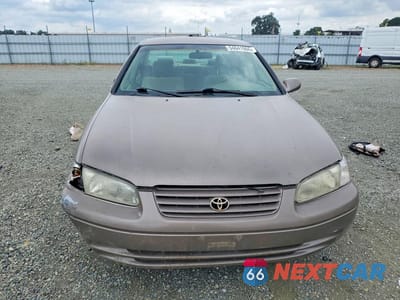 Piąte zdjęcie samochodu w środku: 1999 TOYOTA CAMRY LE V6 VIN:JT2BF22K8X0192742 - miniatura