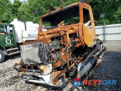 Drugie zdjęcie samochodu z przodu: 2021 VOLVO VNR - SEMI TRUCK VIN:4V4WC9EH7MN280727 - miniatura