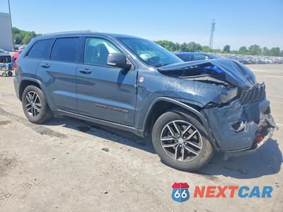 Czwarte zdjęcie samochodu z boku: 2018 JEEP GRAND CHEROKEE TRAILHAWK VIN:1C4RJFLT7JC163550 - miniatura