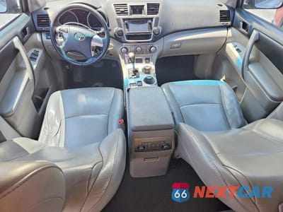 Zdjęcie 8 z 14 samochodu: 2013 TOYOTA HIGHLANDER SE VIN:5TDBK3EH5DS178542 - miniatura