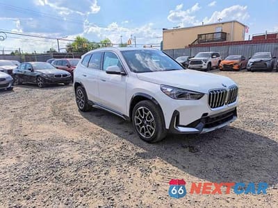 Trzecie zdjęcie samochodu z tyłu: 2026 BMW X1 XDRIVE28I VIN:WBX73EF04T5613095 - miniatura