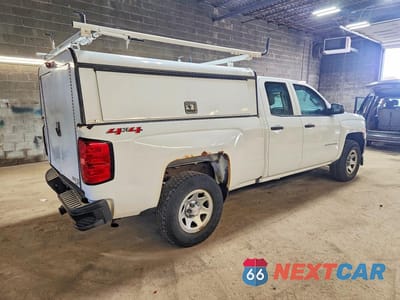 Trzecie zdjęcie samochodu z tyłu: 2018 CHEVROLET SILVERADO K1500 VIN:1GCVKNEH1JZ217758 - miniatura