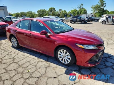 Czwarte zdjęcie samochodu z boku: 2019 TOYOTA CAMRY LE VIN:4T1B11HK8KU747922 - miniatura